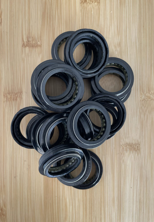 Dust Seal, 32mm, WSS model, Flange, LFD, 1 unidad